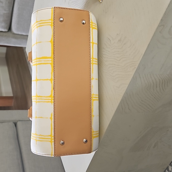 Burberry yellow check cotton canvas and leather barrel bag with COA - Picture 4 of 15